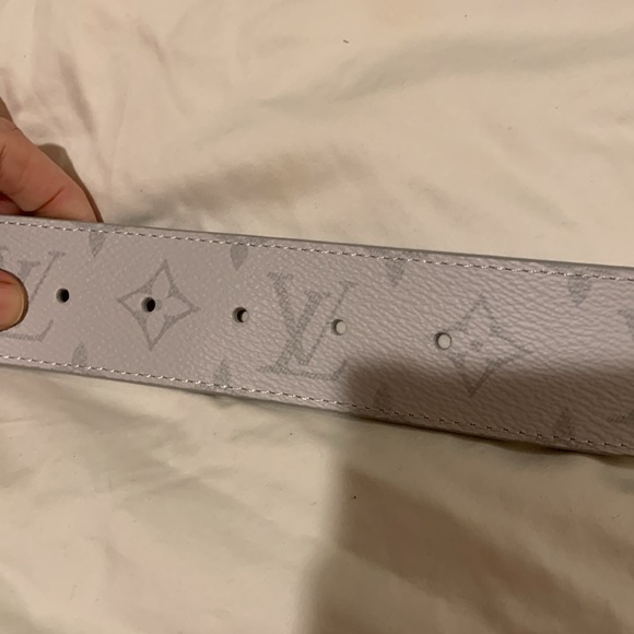 New beautiful authentic unisex Louis Vuitton white , grey belt/ silver buckle main image 8
